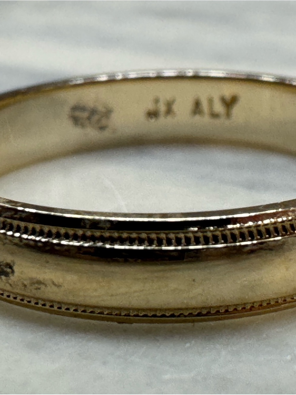 JX ALY Gold Tone Milgrain Wedding Band Ring Size 10.5 Vintage Unisex - Picture 2 of 16